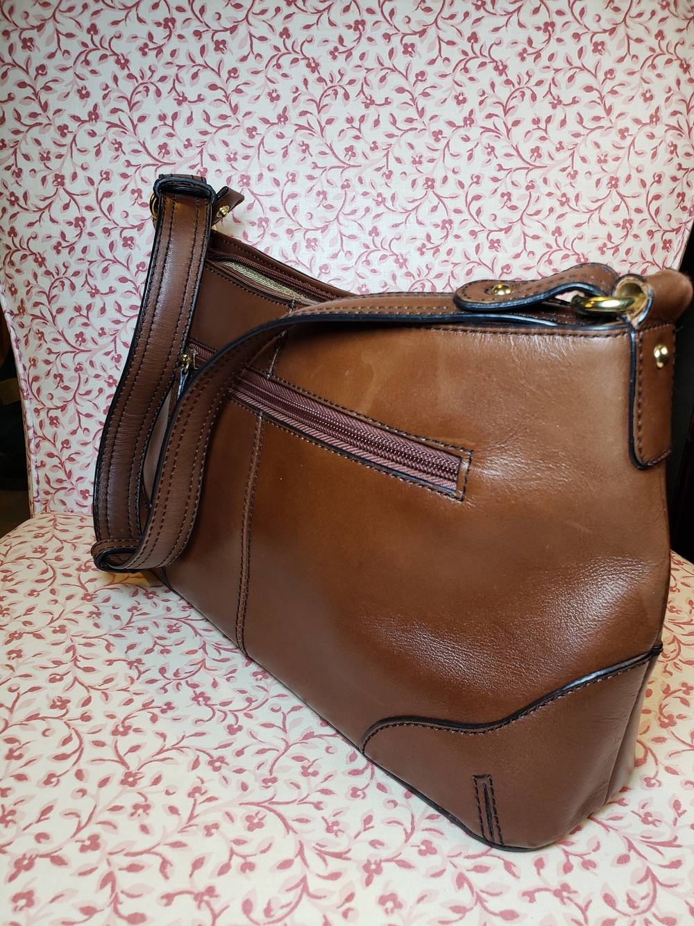 Etienne Aigner Cognac Brown Leather Shoulder Bag with Gold Hardware - Picture 2 of 8